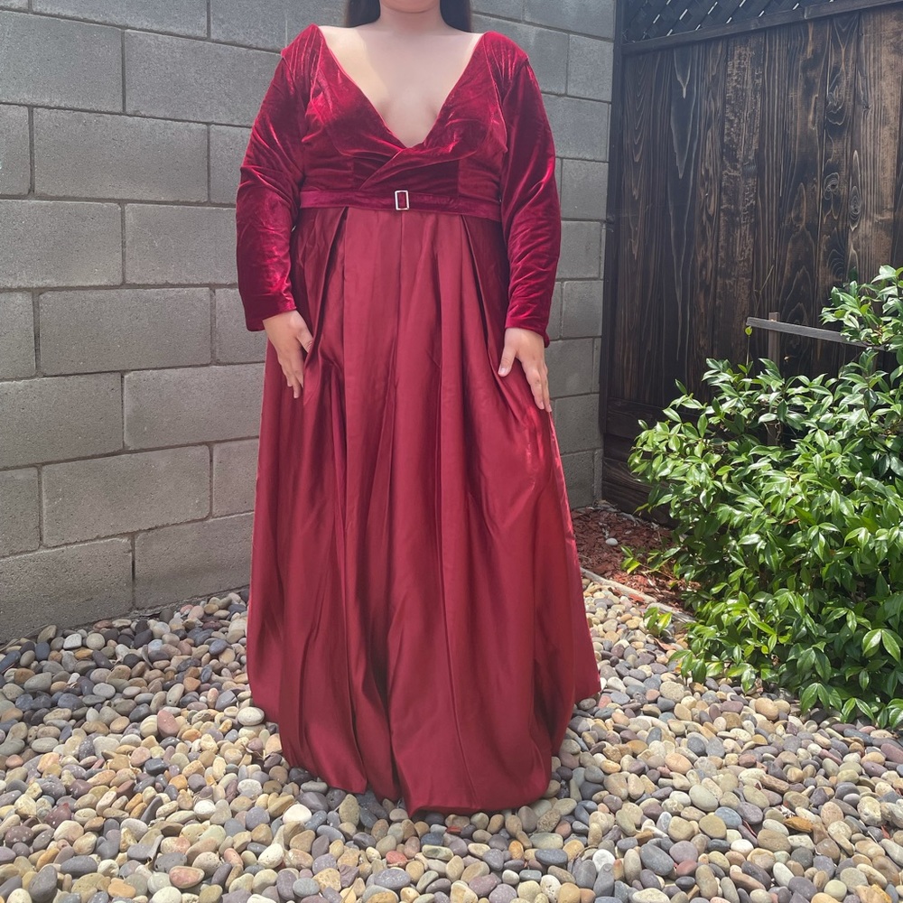 Elegant 3/4 Sleeve Red Velvet Dress